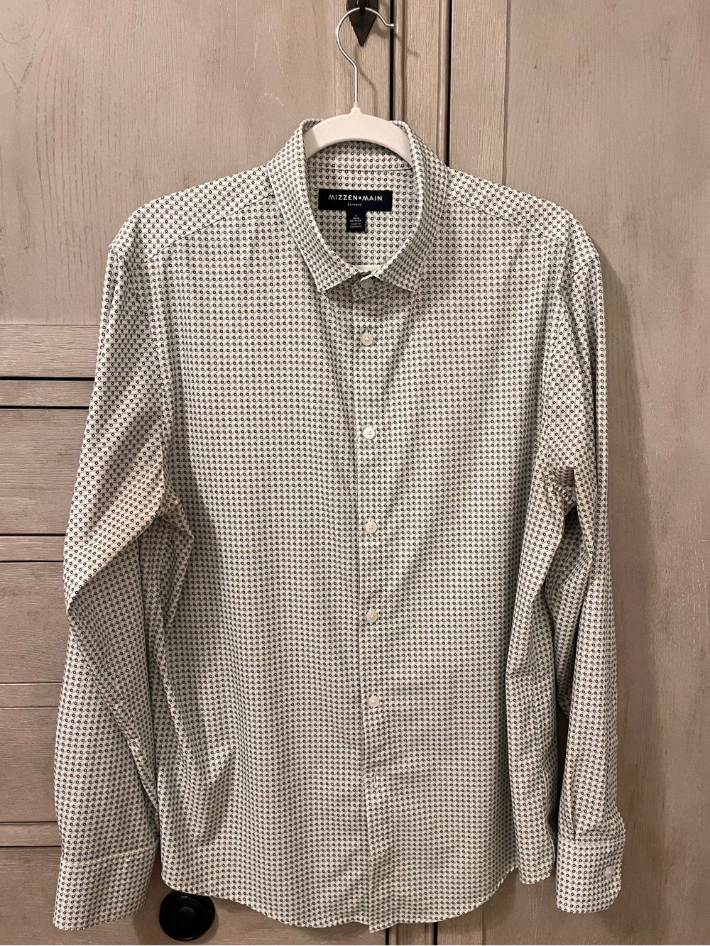 Mizzen & Main Leeward Men’s White Shirt with Blue and Green Geo-Print